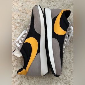 Nike tailwind size 11